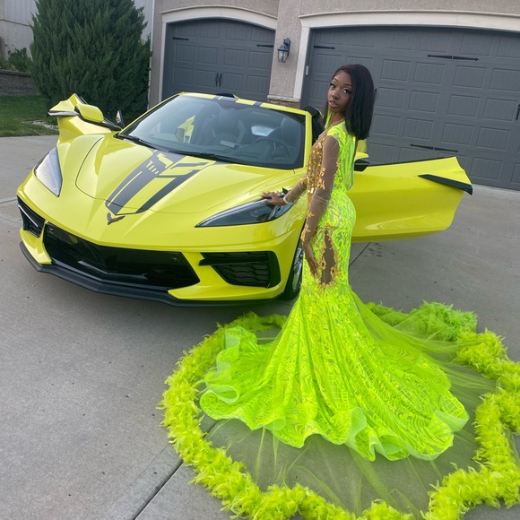 Beautiful lime green prom dress - Picture 3 of 3